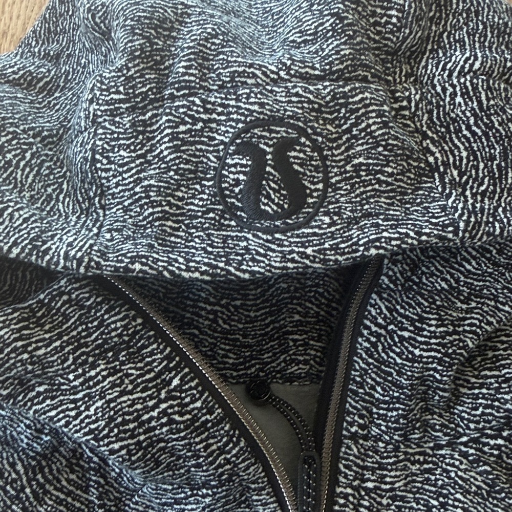 Lululemon Scuba Hoodie IV Size 10 - Picture 3 of 8